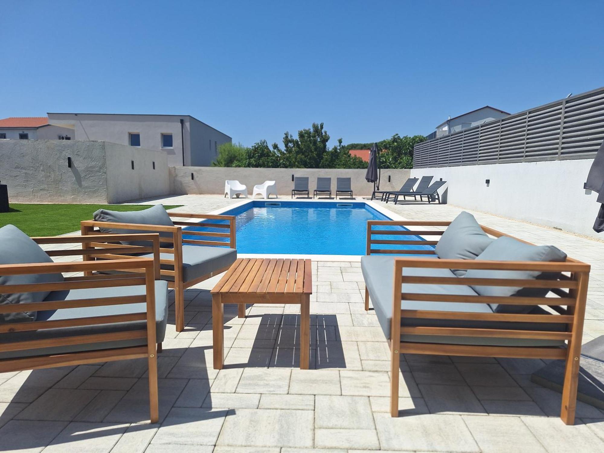 Lucy With Heated Pool & Free Private Parking Zadar