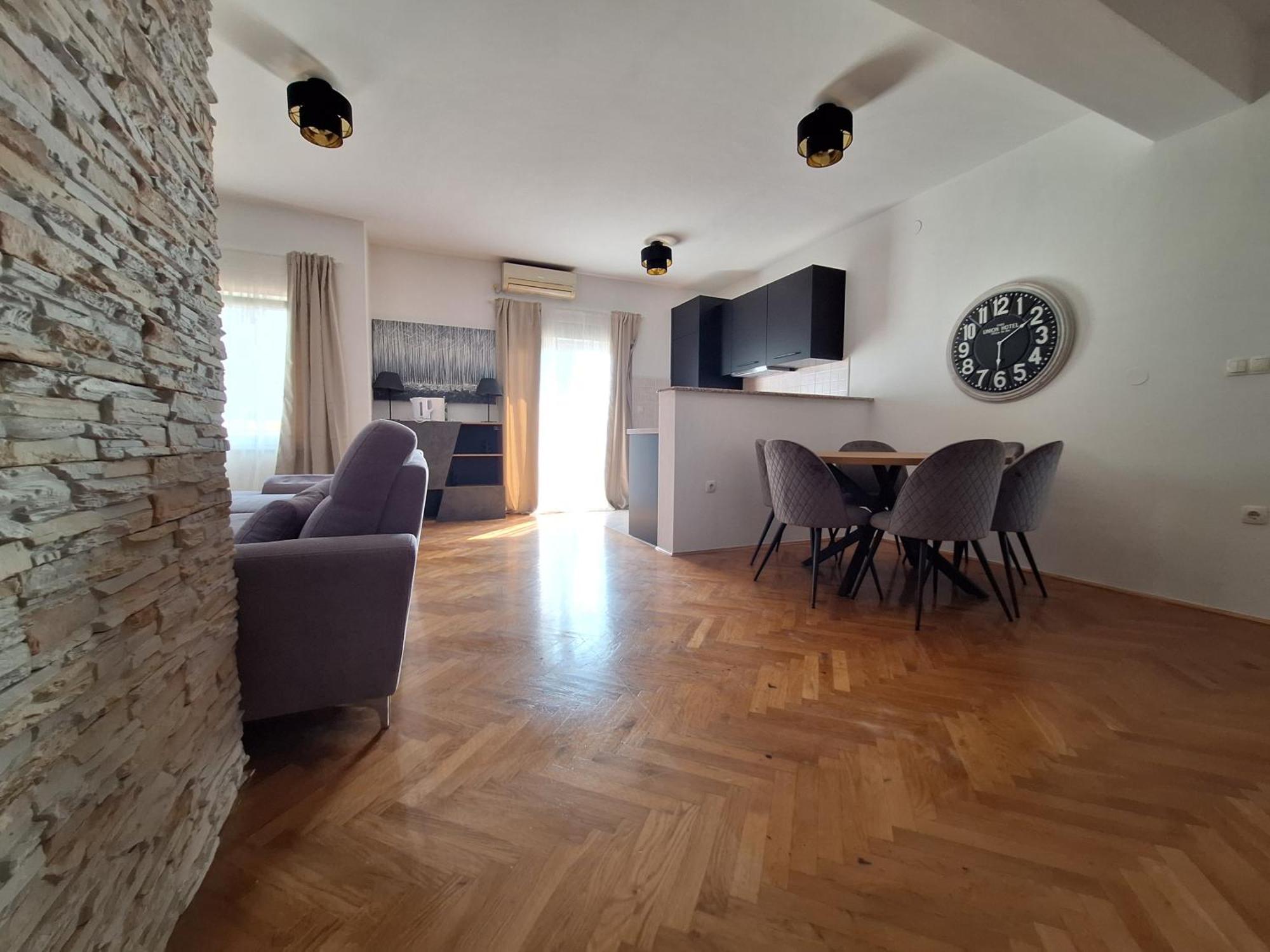 Lucy With Heated Pool & Free Private Parking *