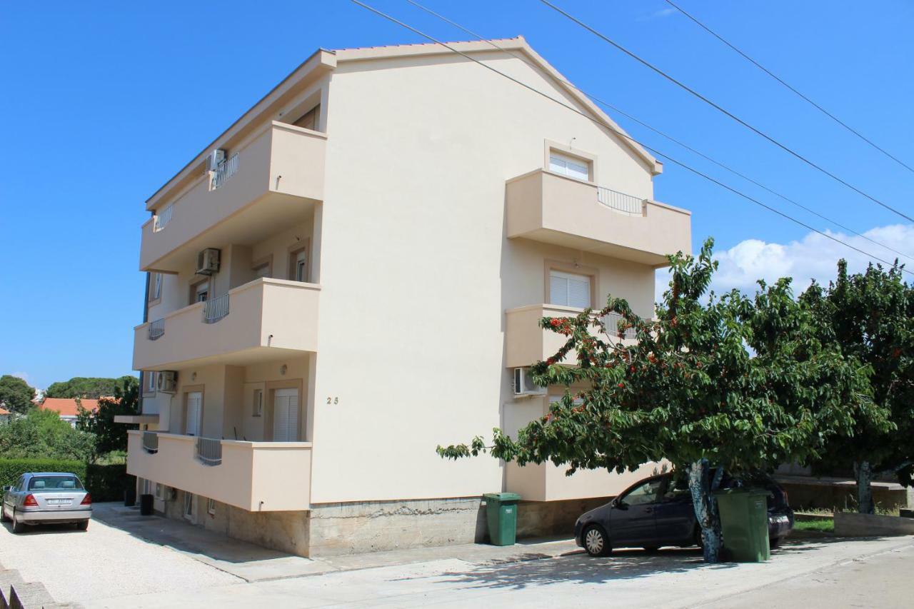 Lucy With Heated Pool & Free Private Parking
