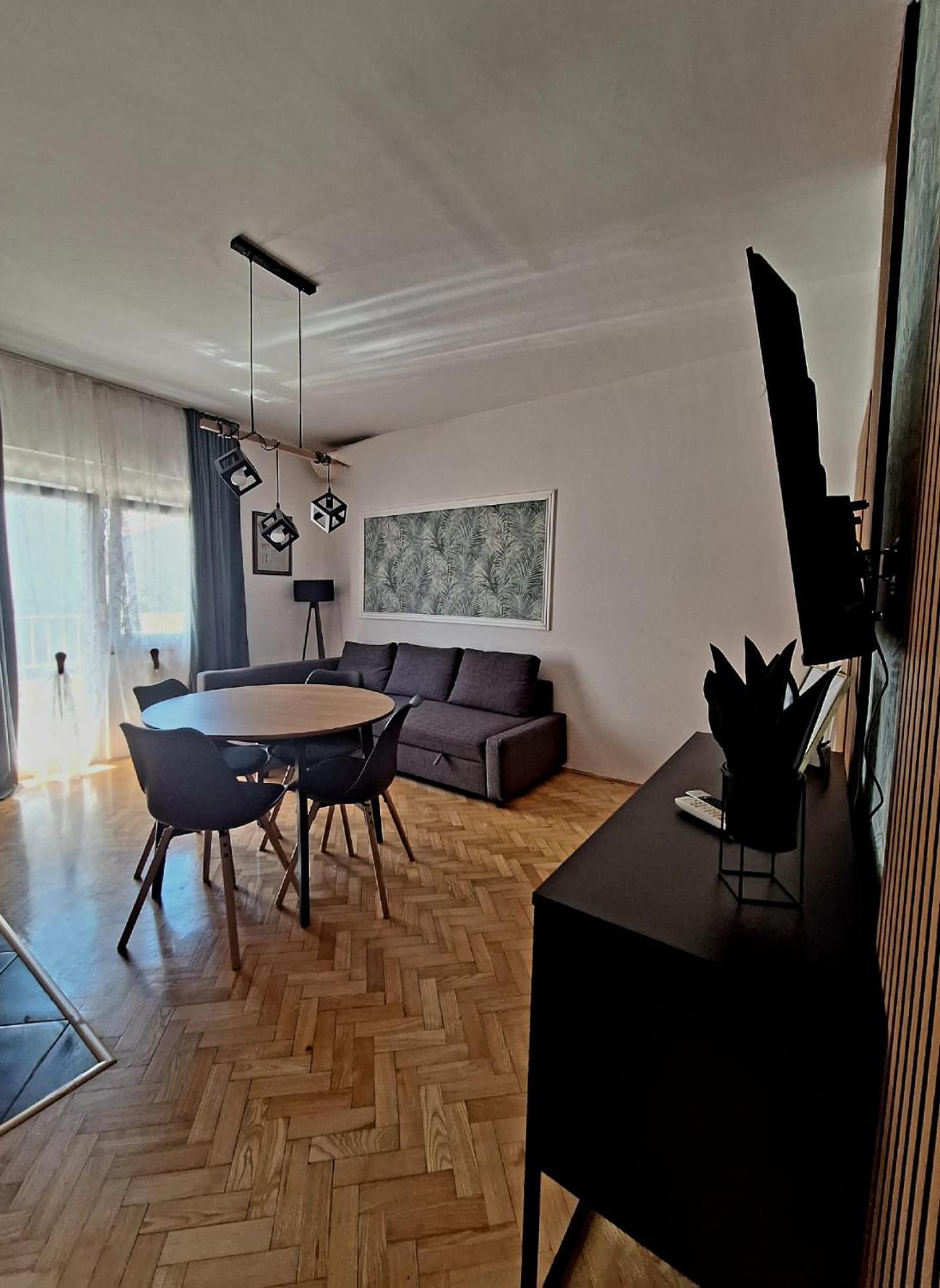 Lucy - Free Private Parking Apartment