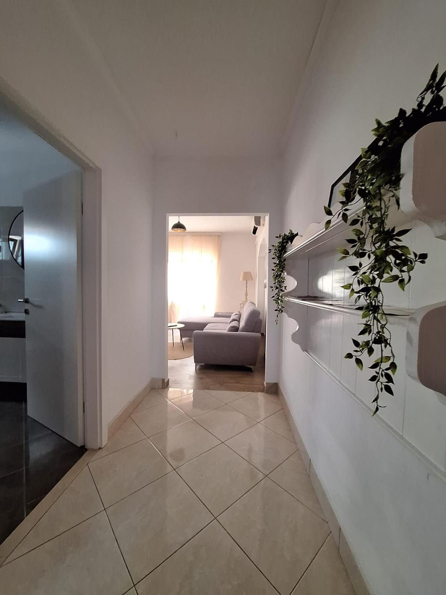 Lucy - Free Private Parking Apartment