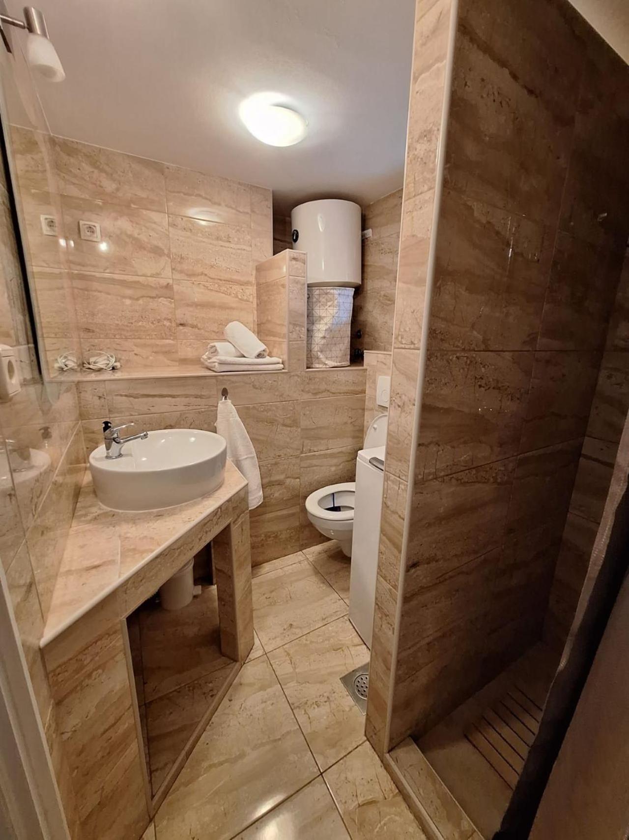 Lucy - Free Private Parking Apartment *