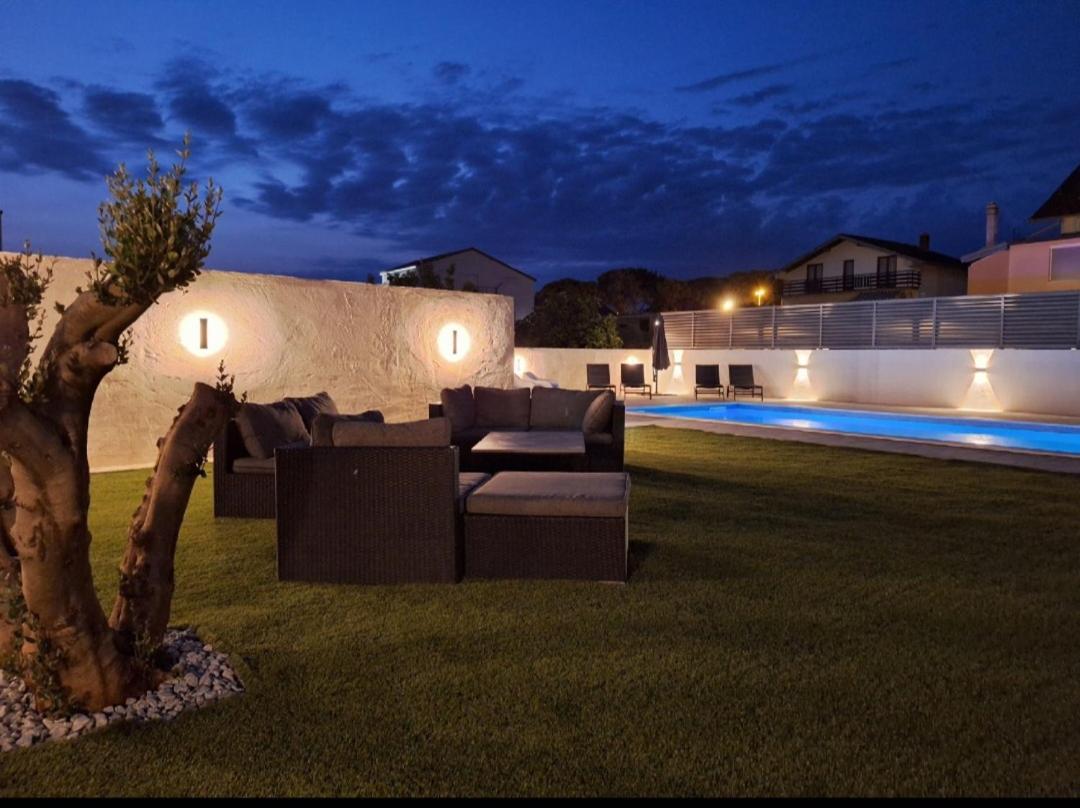 Lucy With Heated Pool & Free Private Parking *
