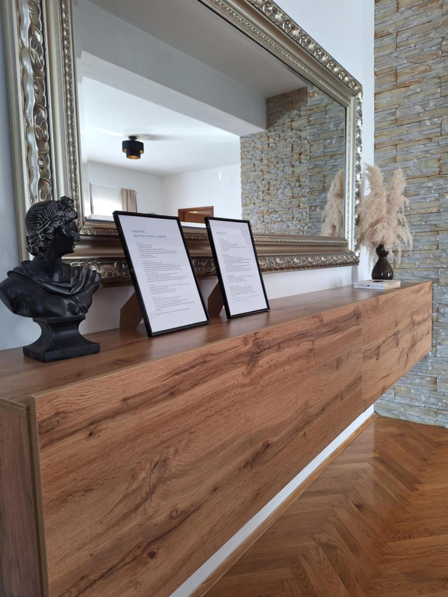 Lucy With Heated Pool & Free Private Parking Apartament *