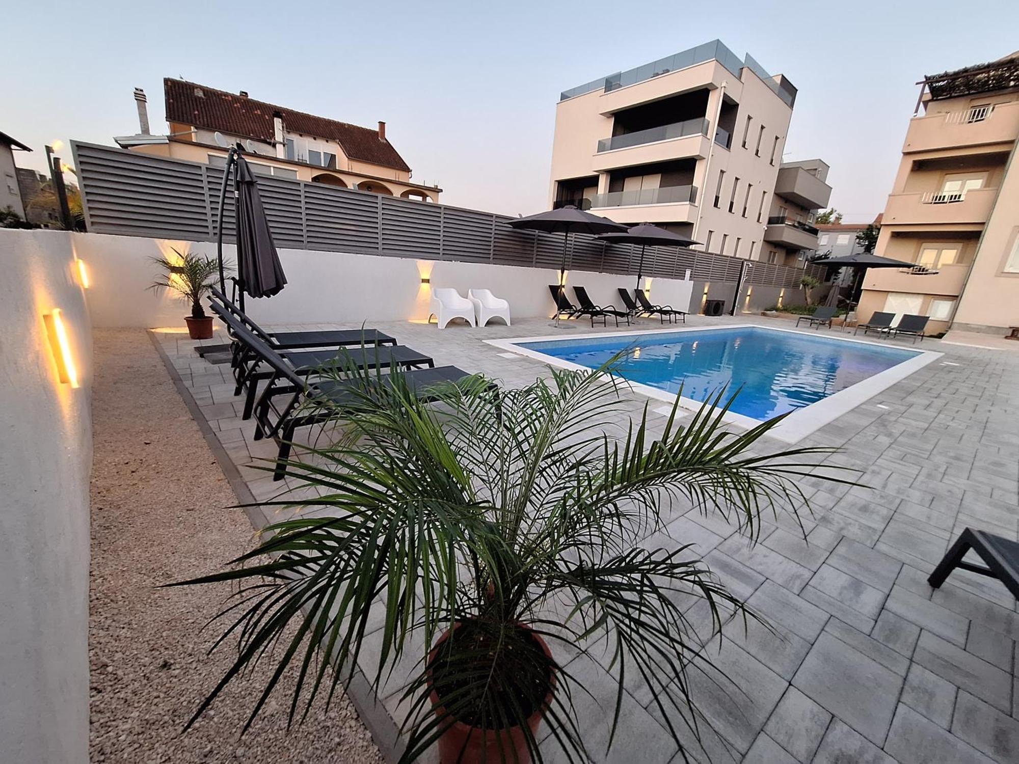 Apartament Lucy With Heated Pool & Free Private Parking